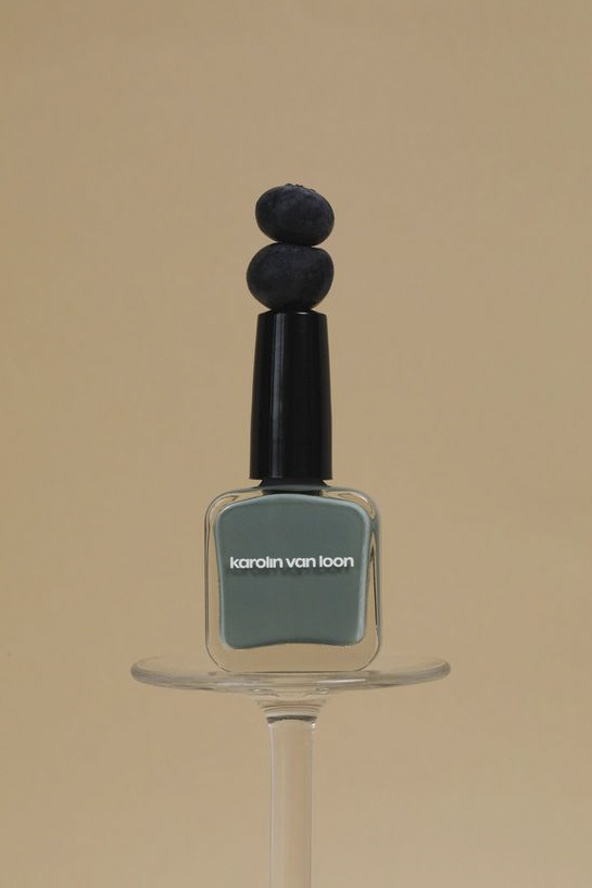 karolin van loon nail polish 33 bleu velours